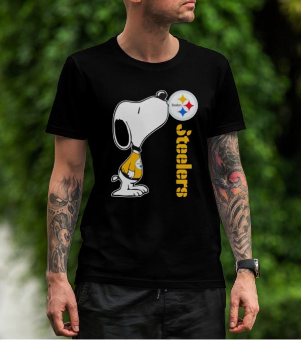 Snoopy Steelers Football Logo Kiss T-Shirt