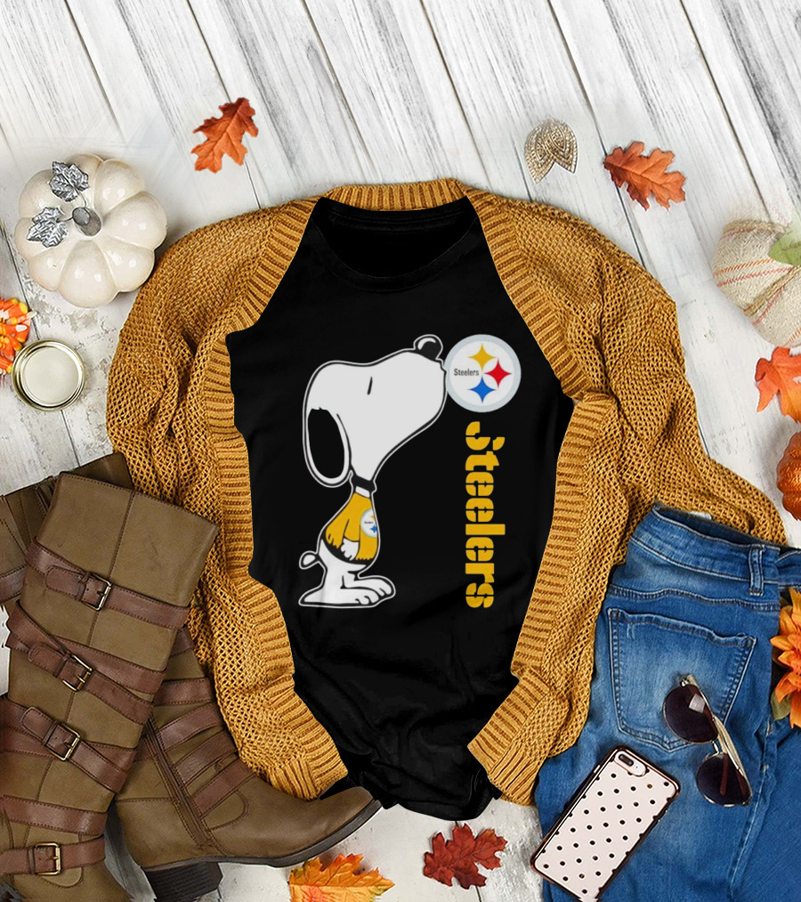 Snoopy Steelers Football Logo Kiss T-Shirt