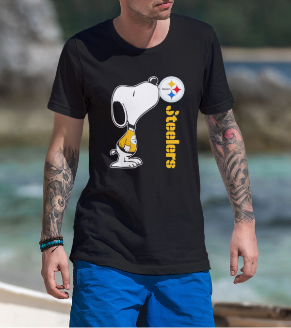Snoopy Steelers Football Logo Kiss T-Shirt