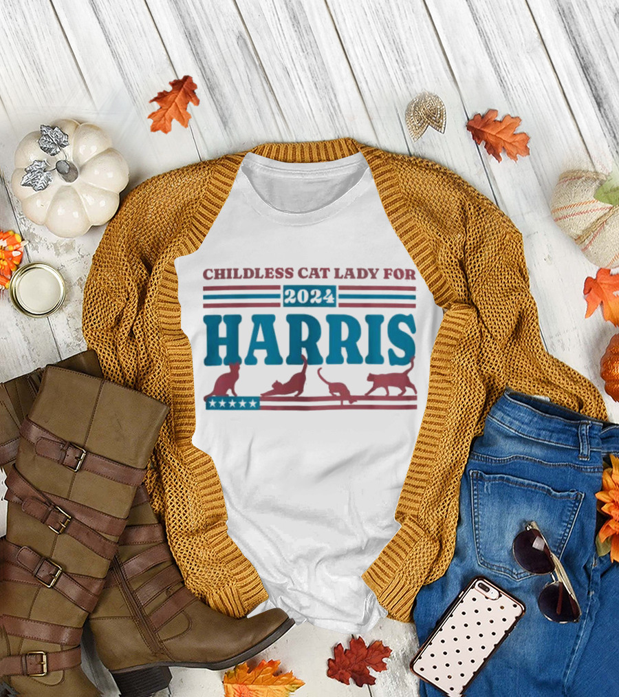 Childless Cat Lady For Harris 2024 With Cats and Stars T-Shirt