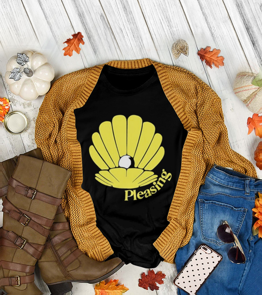 Pleasing Clam Yellow Shell with Pearl T-Shirt