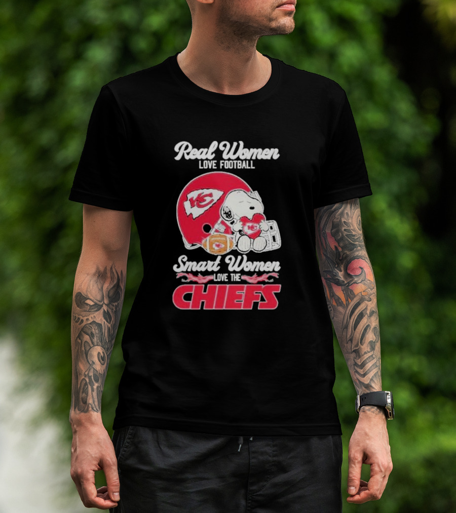 Real Women Love Football Smart Women Love The Kansas City Chiefs Snoopy Chiefs Love T-Shirt