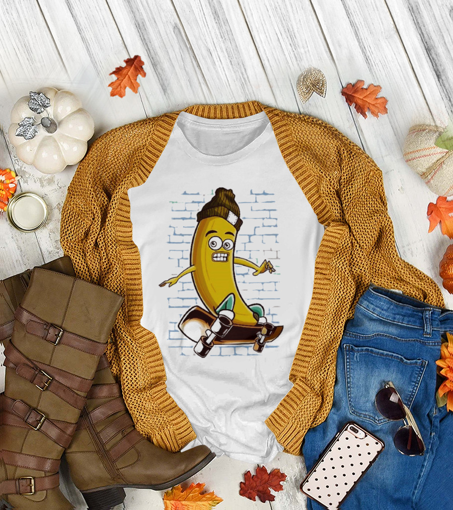 Inktastic Skateboarding Banana Beanie Graffiti Style Skateboard Rider T-Shirt