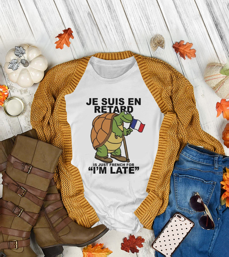 Je Suis En Retard Turtle Holding French Flag I’m Late T-Shirt