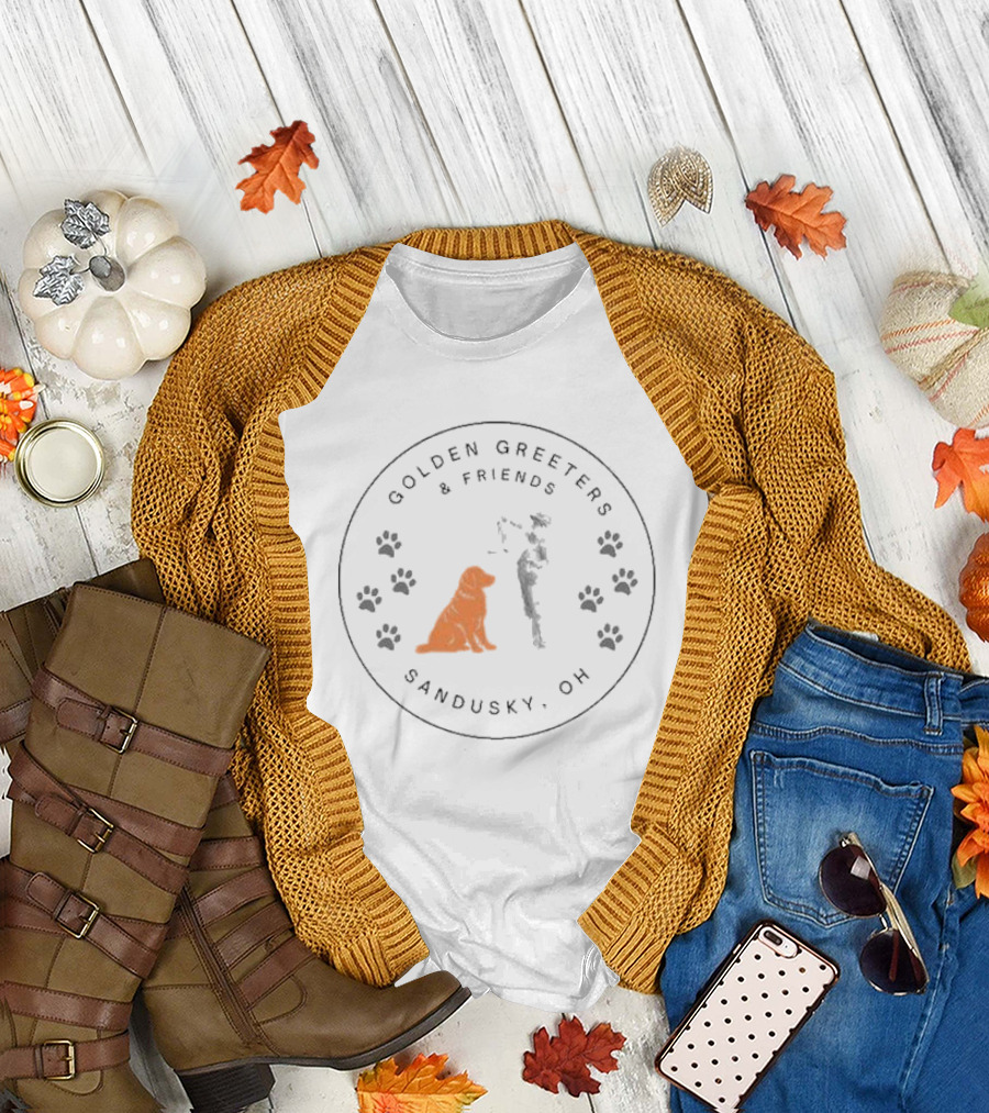 Golden Greeters and Friends Sandusky OH Paw Print Circle T-Shirt