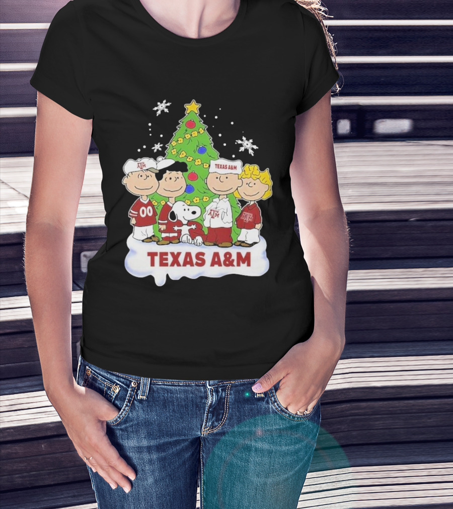 Texas A&M Aggies Christmas With Snoopy And Peanuts Characters T-Shirt