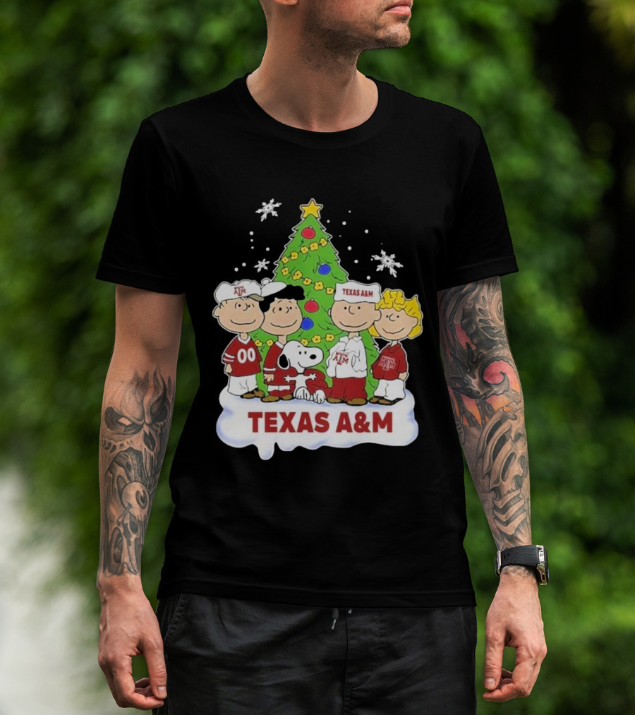 Texas A&M Aggies Christmas With Snoopy And Peanuts Characters T-Shirt
