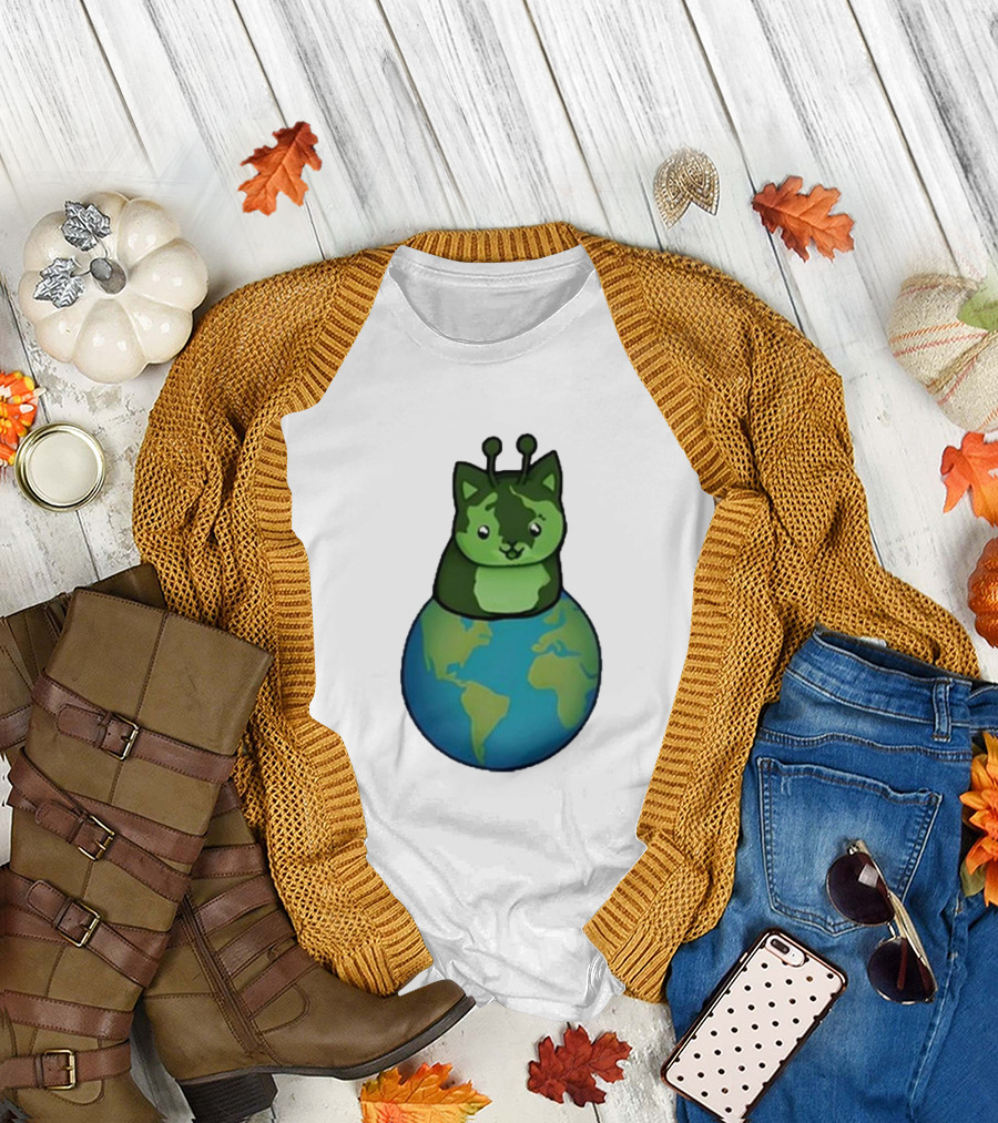 Alien Cat on Earth Biscuit Cult T-Shirt