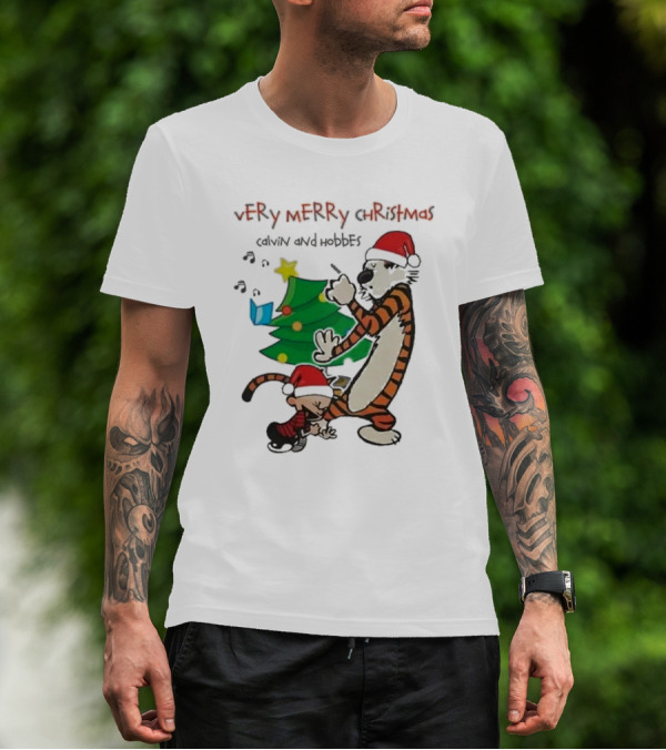 VErY MERRY ChrIStmAS Calvin And Hobbes Santa Hats Christmas Tree Dance T-Shirt