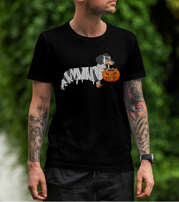 Halloween Pumpkin Mummy Dachshund With Trick-or-Treat Jack-o'-Lantern T-Shirt