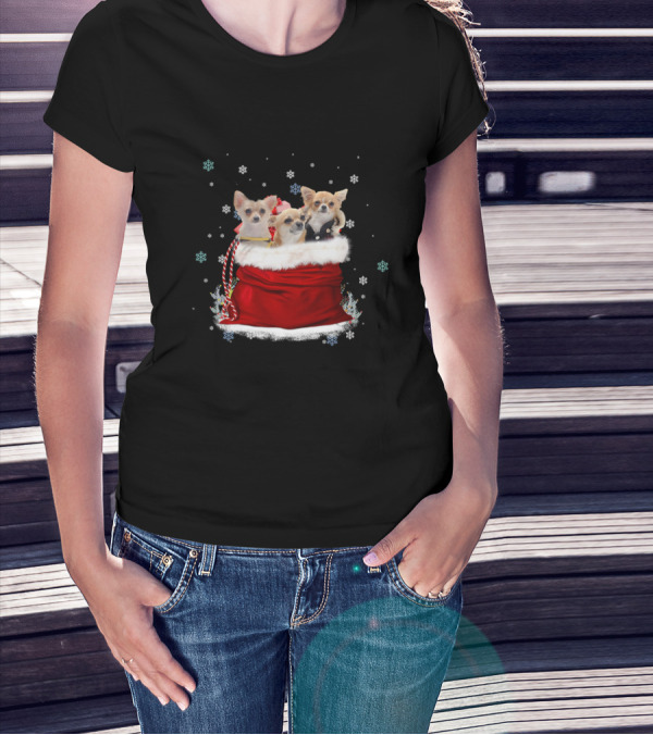 Chihuahua Christmas Trio In Festive Red Santa Bag With Snowflakes T-Shirt