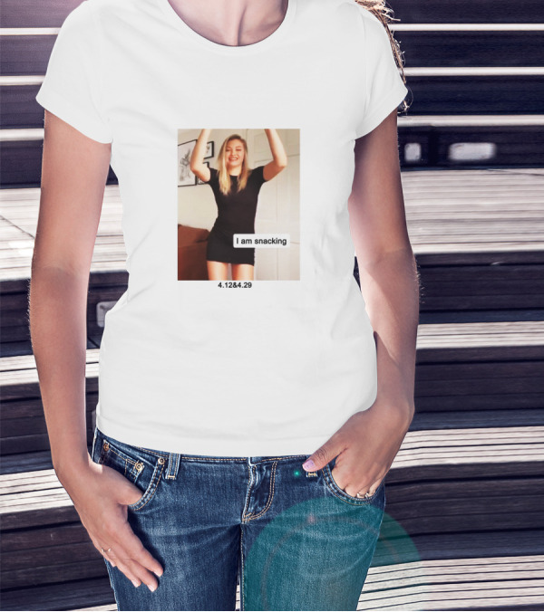 I Am Snacking 4.1284.29 T-Shirt