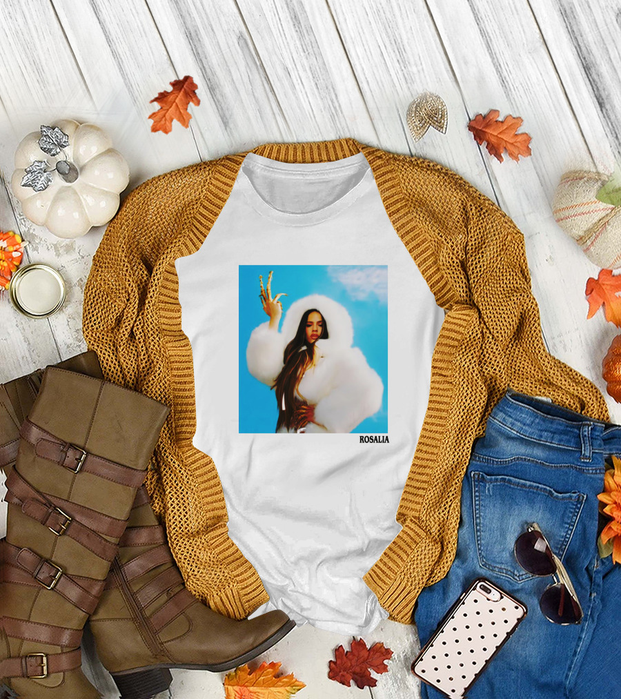 ROSALIA Dramatic Fur Coat And Gold Nails Blue Sky T-Shirt