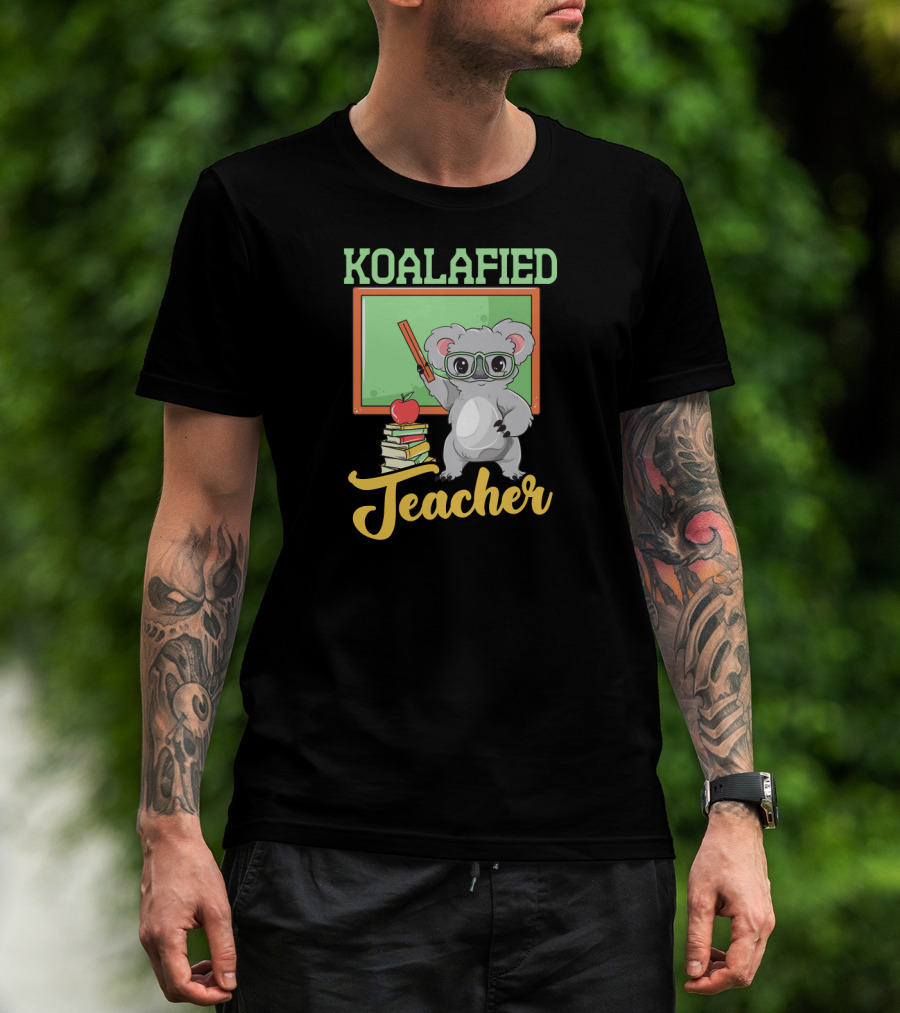 Koalafied Teacher Back To School Funny Koala Teacher Pun With Books And Blackboard T-Shirt