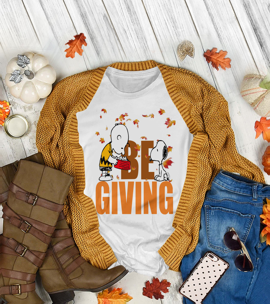 Charlie Brown and Snoopy Be Giving Thanksgiving Day Leaves T-Shirt