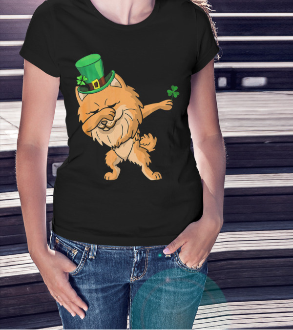 St Patricks Dabbing Pomeranian Leprechaun With Shamrock T-Shirt