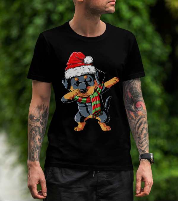 Dabbing Rottweiler Santa With Christmas Hat And Scarf T-Shirt