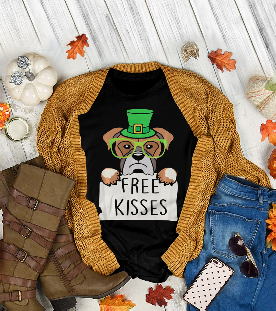 Free Kisses Boxer Dog Leprechaun St Patrick Hat Green Glasses T-Shirt