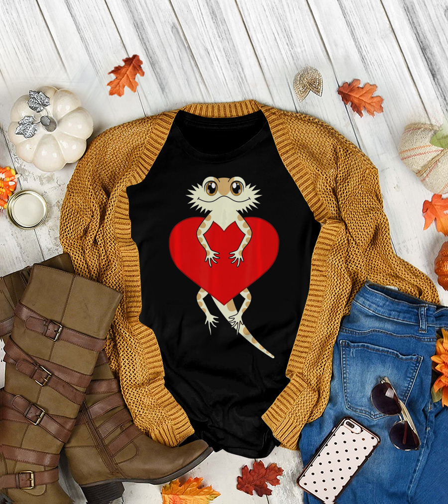 Cute Cartoon Bearded Dragon Hugging Heart Valentines T-Shirt