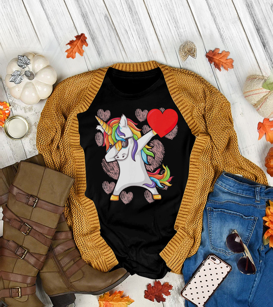 Funny Dabbing Unicorn Holding Heart Valentines T-Shirt