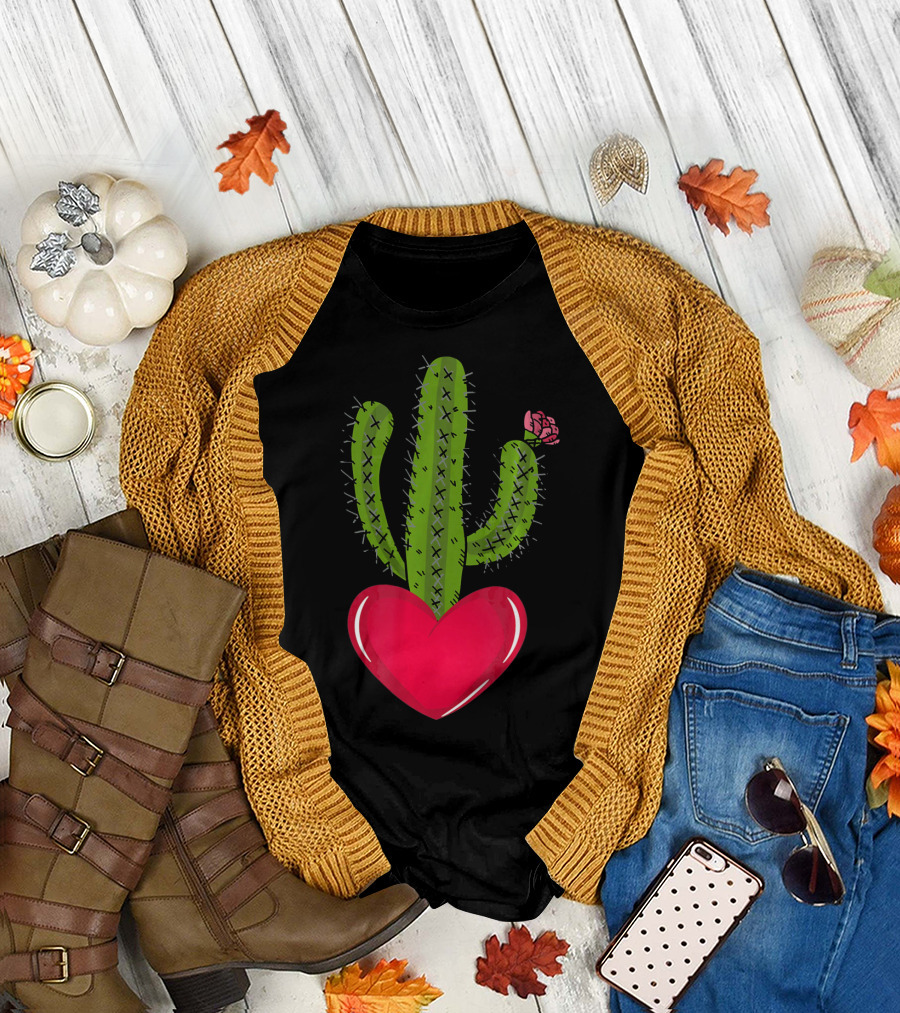 Heart and Cactus Flower Cacti Lovers Romantic Spiny Plant T-Shirt
