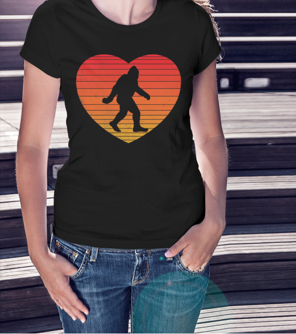 I Heart Bigfoot Sasquatch Funny Valentin Sunset T-Shirt