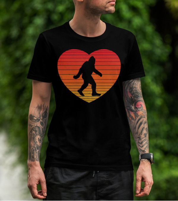 I Heart Bigfoot Sasquatch Funny Valentin Sunset T-Shirt