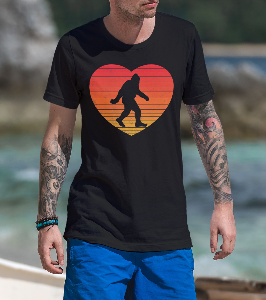 I Heart Bigfoot Sasquatch Funny Valentin Sunset T-Shirt