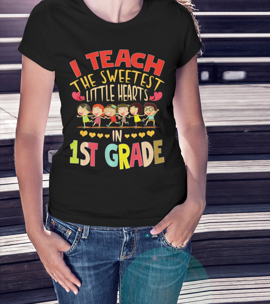 I Teach The Sweetest Little Hearts In 1st Grade T-Shirt