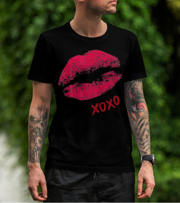Kiss Lips Xoxo Valentine Day Fun Red Lips Xoxo T-Shirt