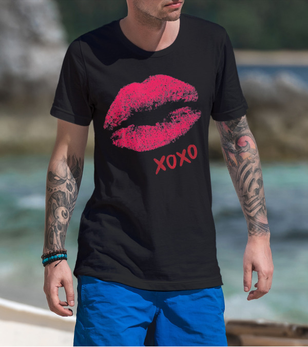 Kiss Lips Xoxo Valentine Day Fun Red Lips Xoxo T-Shirt
