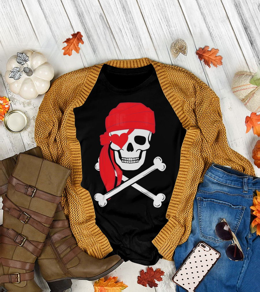 Pirate Skull and Cross Bones Heart Eyepatch Valentines T-Shirt