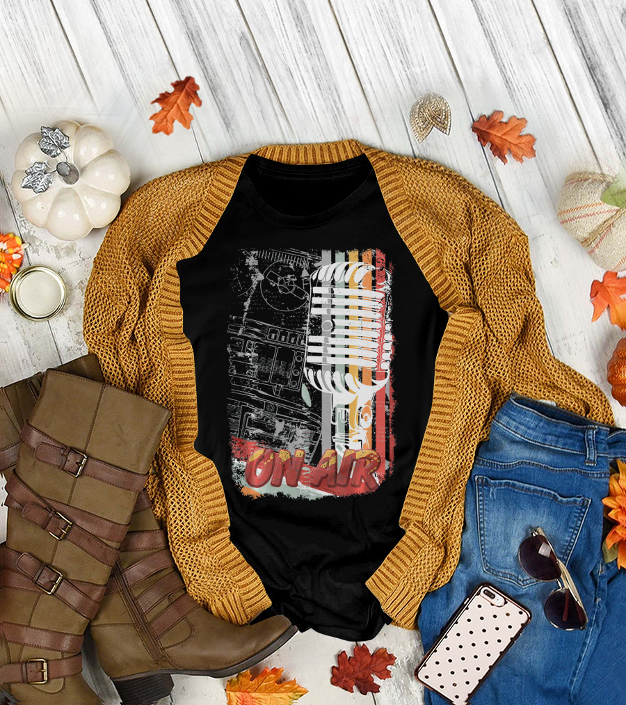 Retro Vintage Microphone On Air Broadcast Stripes T-Shirt