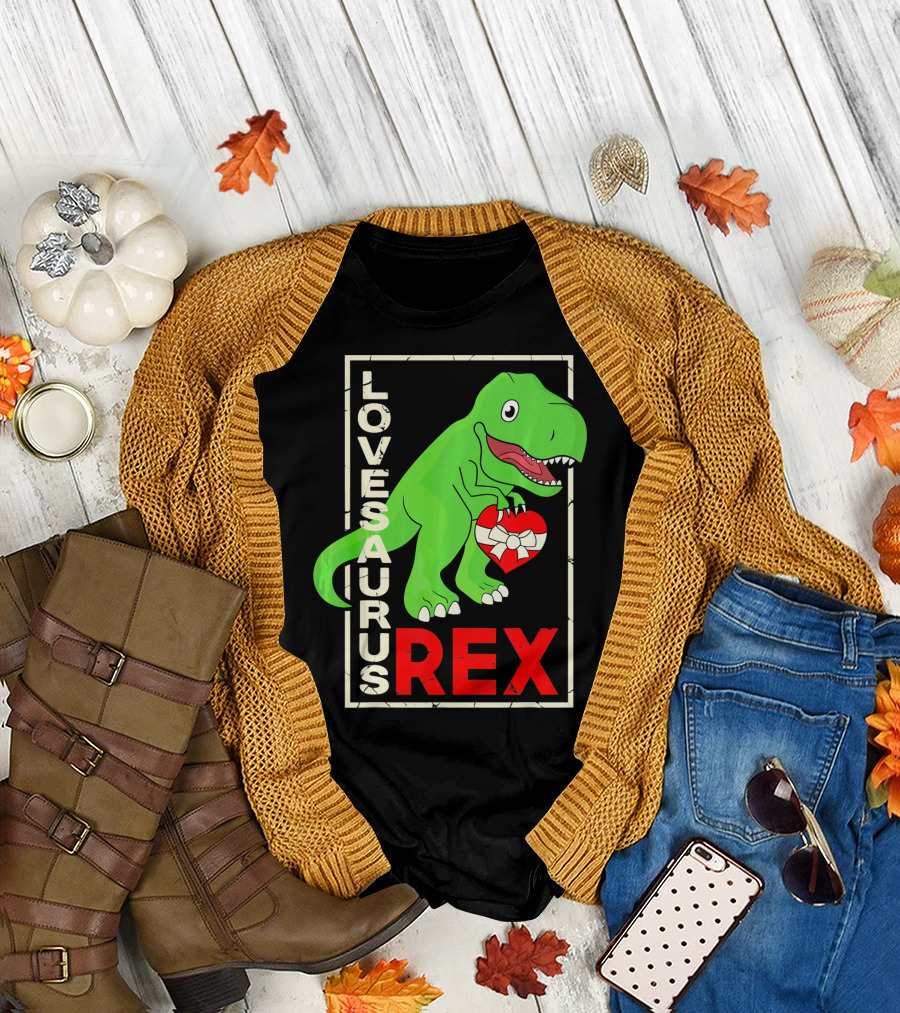 Lovesaurus Rex Dinosaur Valentin Holding Heart T-Shirt
