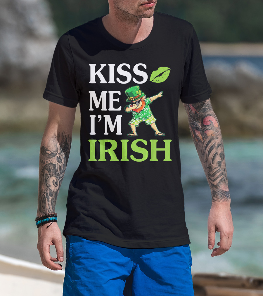 Kiss Me I'm Irish Leprechaun Dabbing Green Hat And Beard T-Shirt