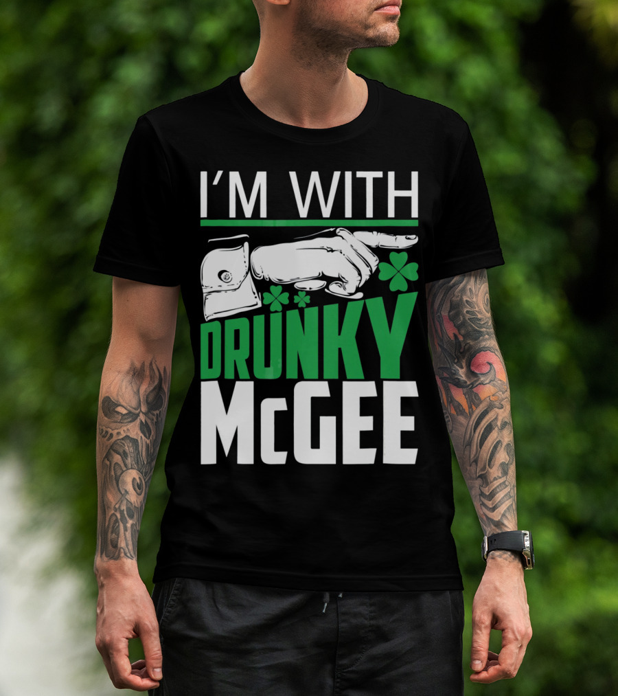 I'M WITH DRUNKY MCGEE St. Patrick's Day Shamrock Arrow T-Shirt