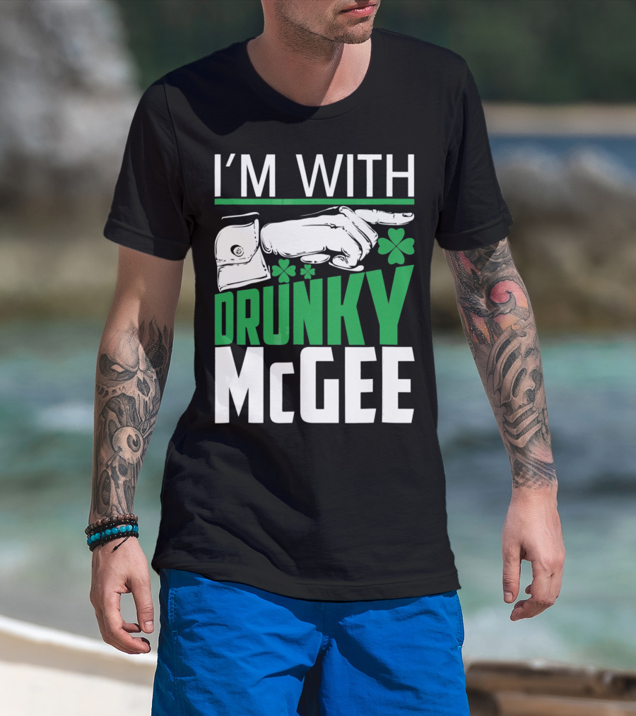 I'M WITH DRUNKY MCGEE St. Patrick's Day Shamrock Arrow T-Shirt
