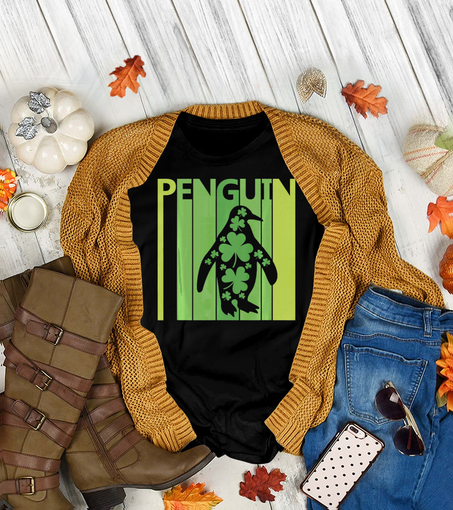 Lucky Penguin St Patricks Day Clover Penguin T-Shirt