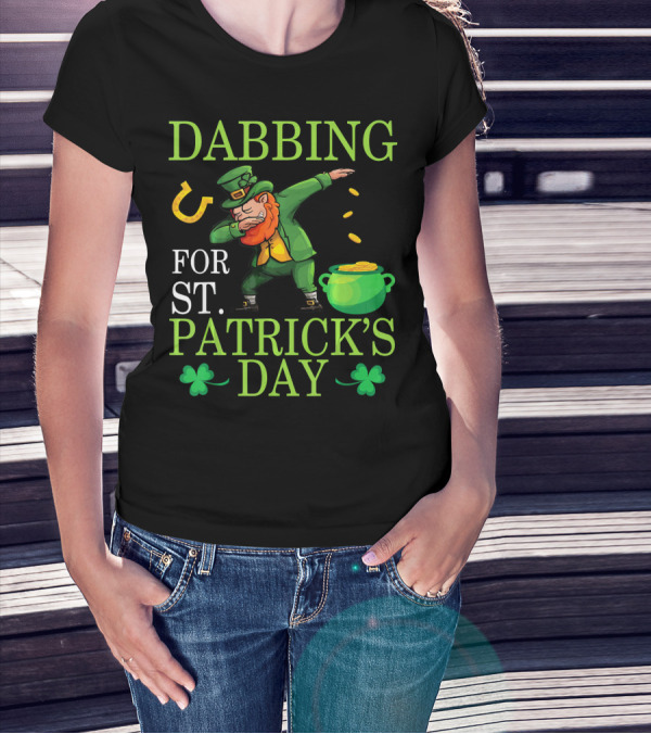 Dabbing Leprechaun Sprinkling Gold For St. Patrick's Day T-Shirt
