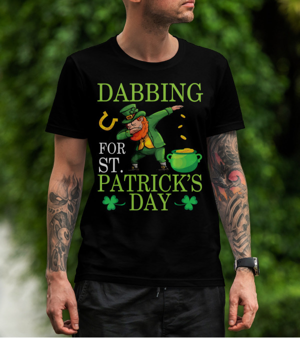 Dabbing Leprechaun Sprinkling Gold For St. Patrick's Day T-Shirt