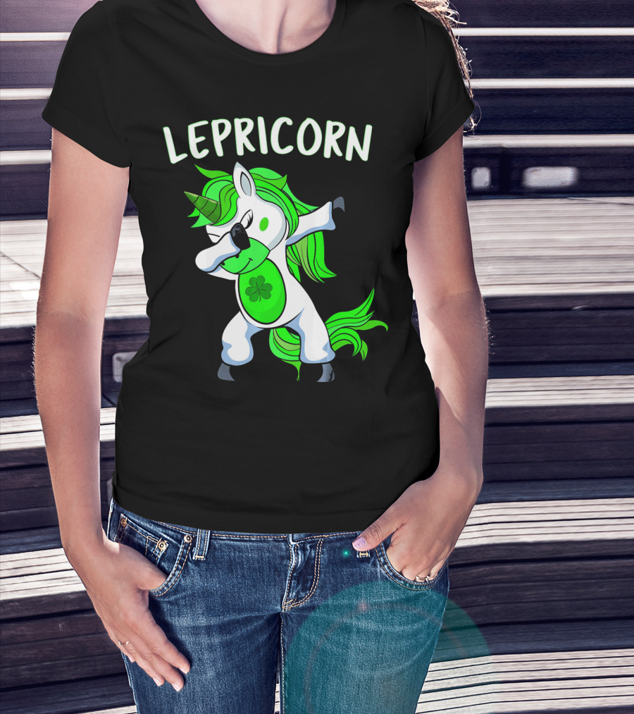 Lepricorn Dabbing Unicorn Leprechaun With Clover T-Shirt