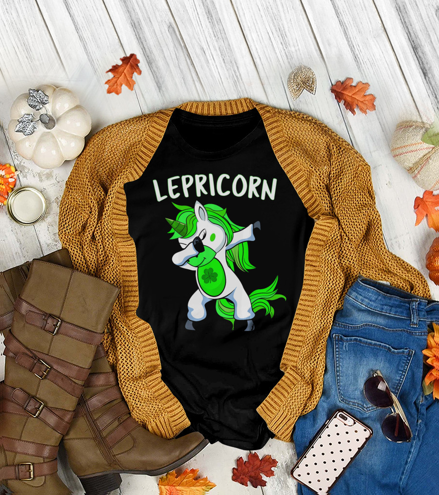 Lepricorn Dabbing Unicorn Leprechaun with Clover T-Shirt