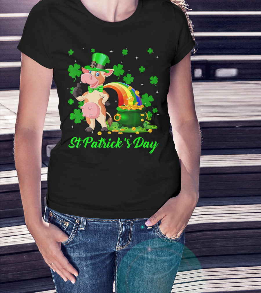Leprechaun Cow Shamrock St Patrick's Day Rainbow Pot Of Gold T-Shirt