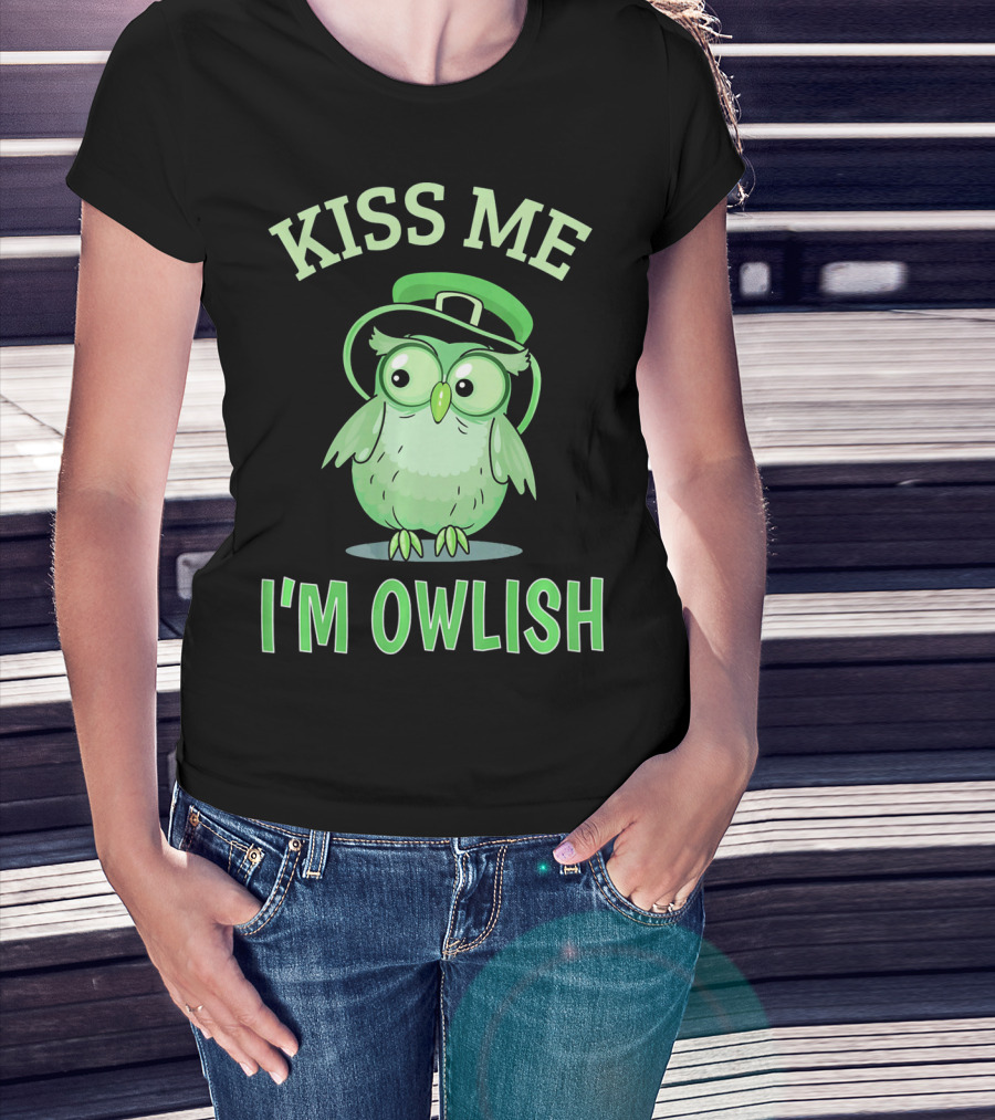 Kiss Me I'm Owlish Irish Owl With Leprechaun Hat T-Shirt