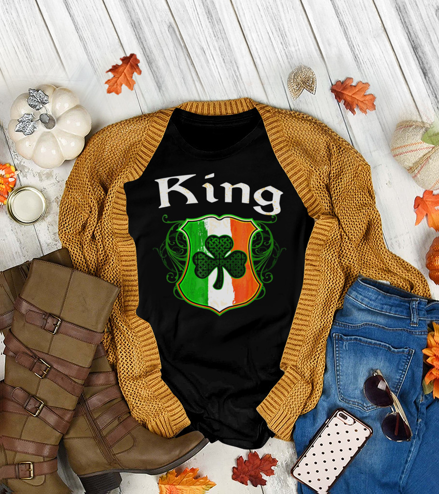 King Surname Irish Shamrock Crest T-Shirt