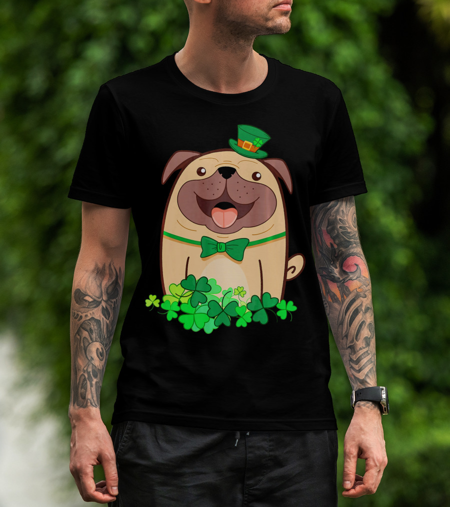 Cute Pug With Leprechaun Hat And Shamrocks T-Shirt