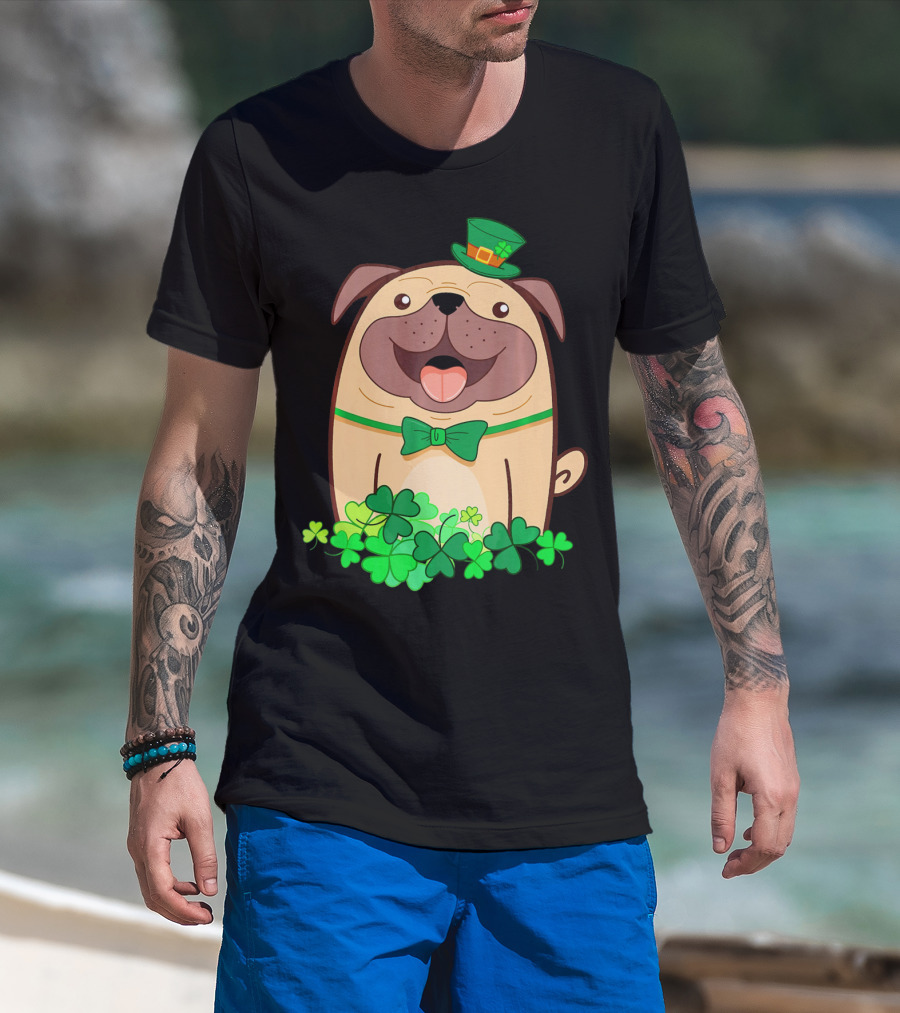 Cute Pug With Leprechaun Hat And Shamrocks T-Shirt