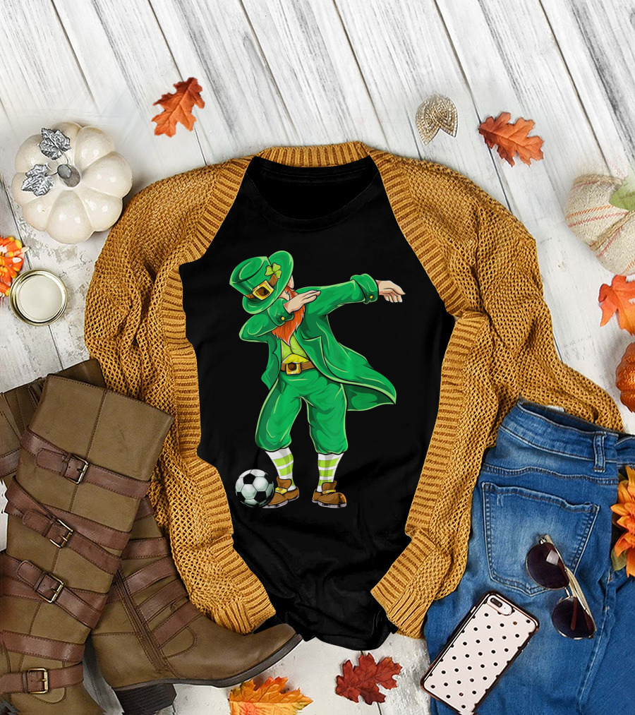 Dabbing Leprechaun Irish Soccer with Football and Shamrock Hat T-Shirt