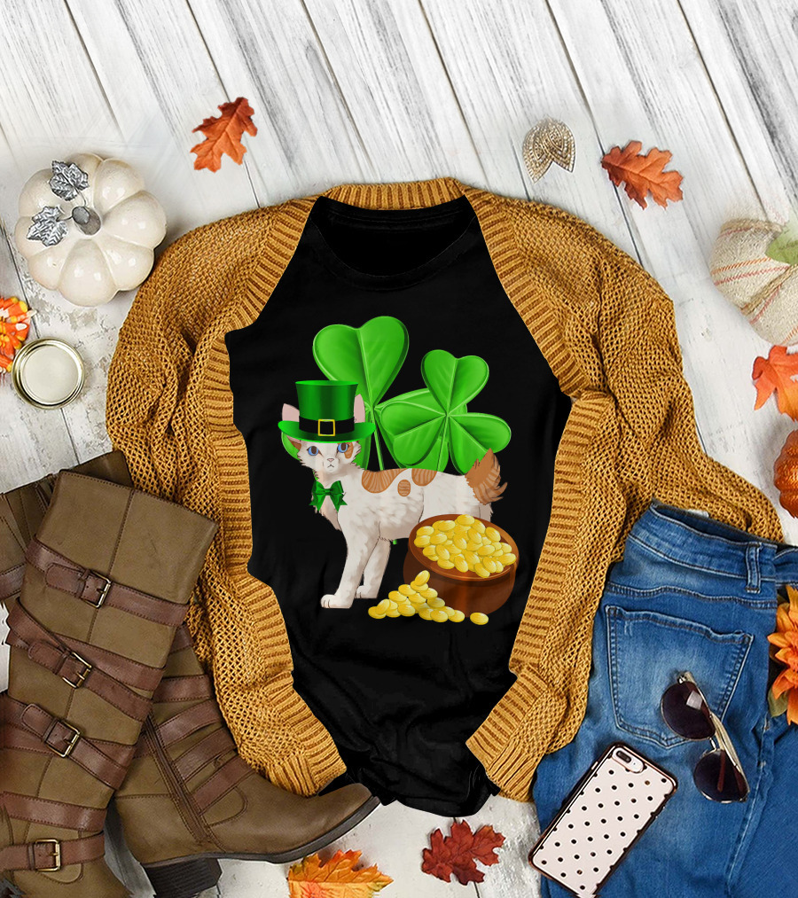 Japanese Bobtail Cat St Patricks Day Lucky Coins Shamrocks Leprechaun Hat T-Shirt