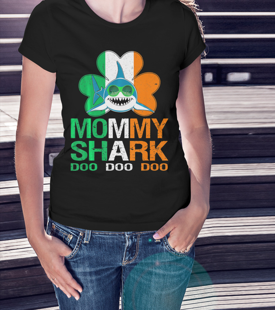 St Patricks Day Mommy Shark Doo Doo Doo Irish Shamrock T-Shirt